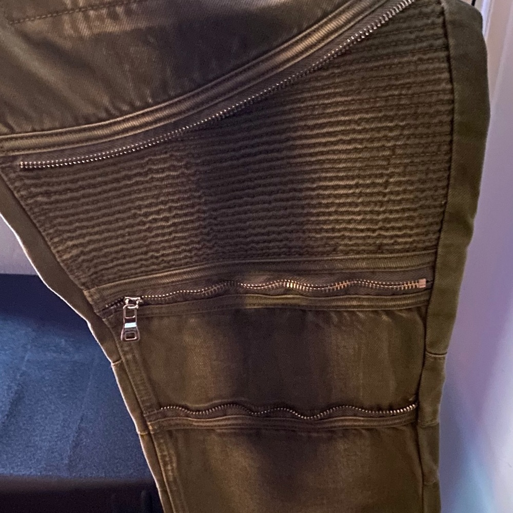 Crysp Denim Men’s Zippered Distressed Jeans - Picture 4 of 6